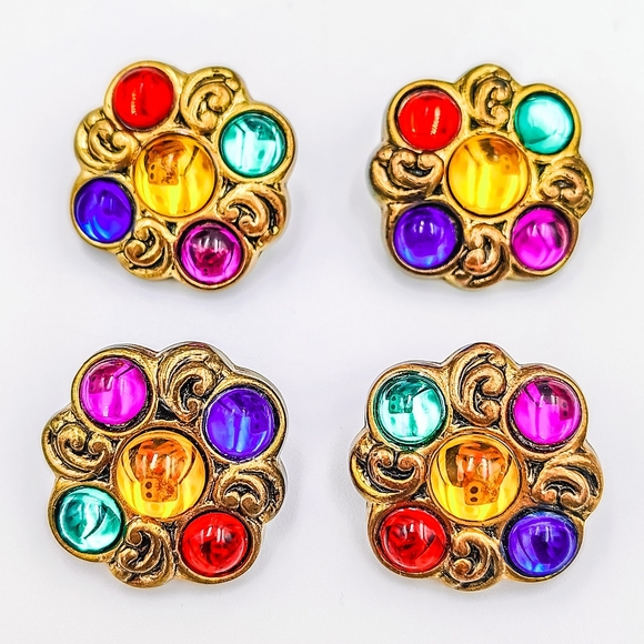 Vintage Jewelry - Vintage Gold Shank Buttons Symmetrical Floral 5 Colors Plastic